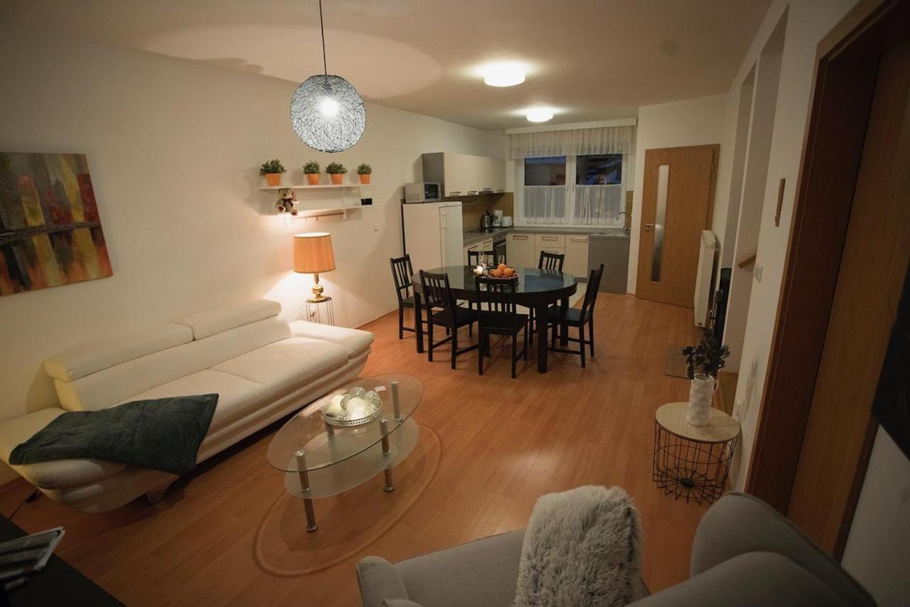 Vila Hausfrymburk Exteriér fotografie